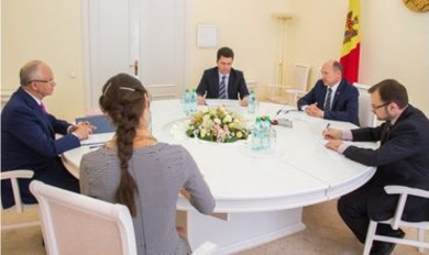 Валериу Стрелец встретился с послом России в Молдове