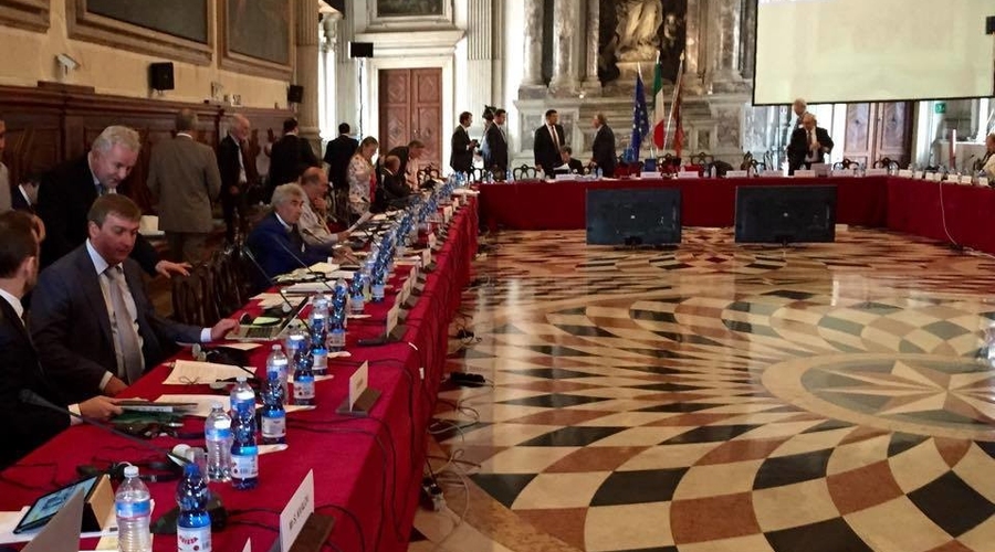 Венецианская комиссия: Расширение полномочий президента – чрезмерная власть