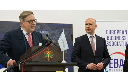 Только развивая деловую среду, можно говорить о достойных пенсиях и зарплатах, заявил премьер