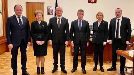 Проигравшие в Москве. Что ищут они в стране далекой, что потеряли в краю родном?