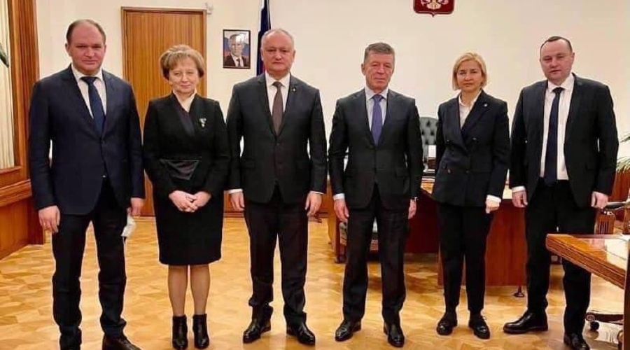 Проигравшие в Москве. Что ищут они в стране далекой, что потеряли в краю родном?