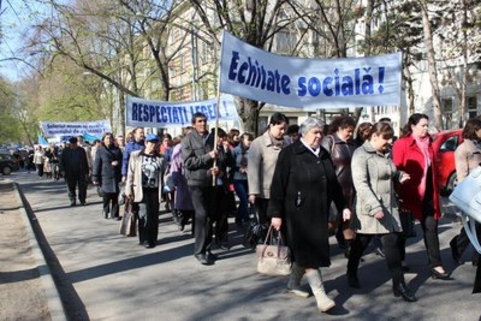 Власти уговорили преподавателей поработать