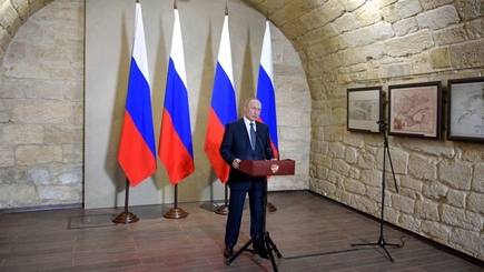 COVID-19: когда все одевают маски, власть вынуждена их снимать