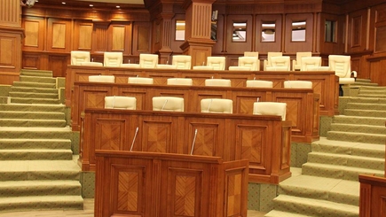 40 партий будут соревноваться за места в парламенте