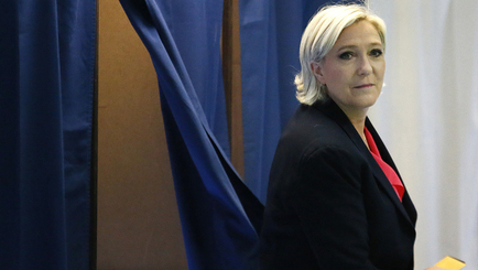 Ле Пен поздравила Макрона с победой