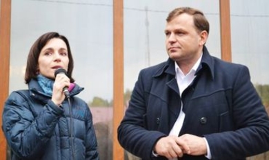 Получают доход от незаконной деятельности или тратят деньги с заграничных счетов