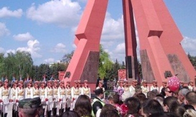 Лидеры KПП, коммунисты и социалисты отметили День Победы