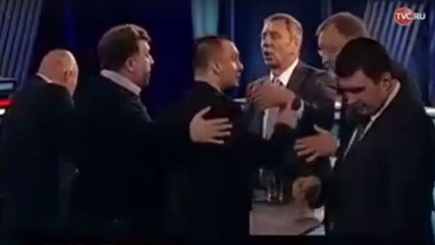 «…И помог выйти из студии ударом в глаз»