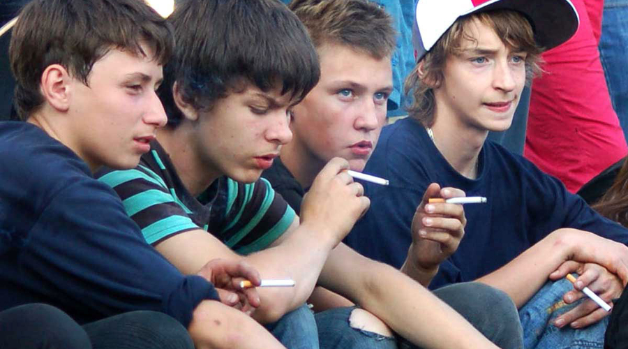 50% молдавских школьников начали курить до 10 лет
