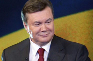 Януковичу на день рождение Молдаване подарили дорогу.