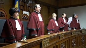 Рука руку моет. КС фактически освободил судей от антикоррупционных проверок