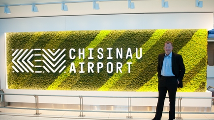 Шор продал аэропорт Ротшильдам