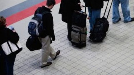 Эмиграция из России приобретает угрожающие размеры