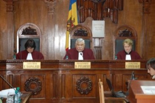 Конституционный суд: «Парламент не вправе с помощью органического закона менять Конституцию»