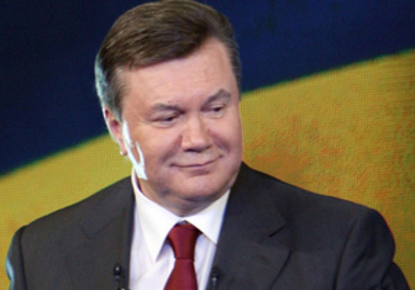 Януковичу на день рождение Молдаване подарили дорогу.