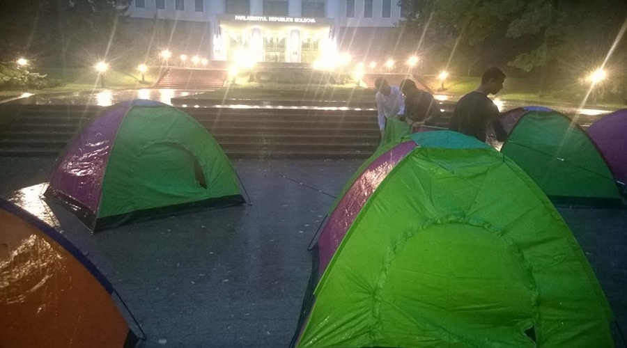 Социалисты начинают пикетировать центр Кишинева