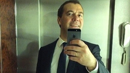 Петицию за отставку Медведева подписали больше 160 тыс. пользователей