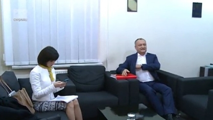 Майя Санду не подала руки Игорю Додону перед теледебатами