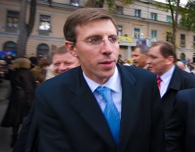 Киртоакэ:  Нельзя допустить того, чтобы сначала чиновника уволили, а потом он вернулся через суд