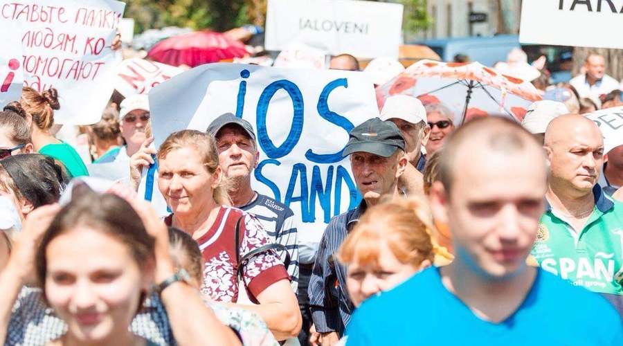 Освистав Нэстасе, сторонники Шора направились к офису ПДС: «Майя, выходи! Долой, Майя Санду!»