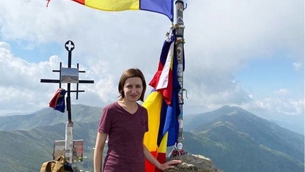 Майе Санду с румынской горы Молдовяну виднее Молдову!