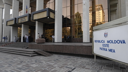 Правящая коалиция: коммунисты не должны бесконечно регистрировать вотумы недоверия