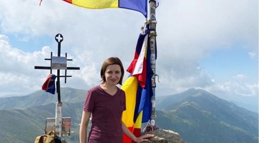 Майе Санду с румынской горы Молдовяну виднее Молдову!