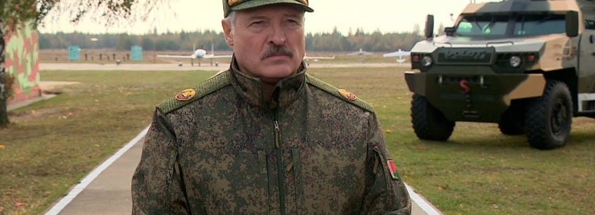 “Раздадим оружие каждой семье”: Лукашенко готовит Беларусь к войне