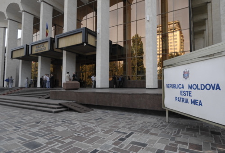 Правящая коалиция: коммунисты не должны бесконечно регистрировать вотумы недоверия