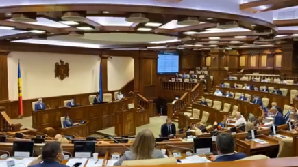 Правительство Кику-Додона устояло, вотум недоверия не прошел, отставки не будет