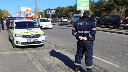 В Шолданештском районе задержали с поличным двоих патрульных инспекторов