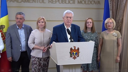 Депутаты-коммунисты отказались участвовать в заседании парламента от 21 сентября