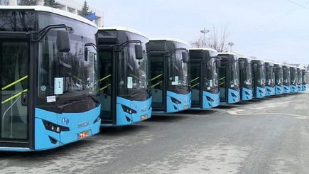 На всеобщее обозрение. Желающие могут познакомиться с приобретенными автобусами
