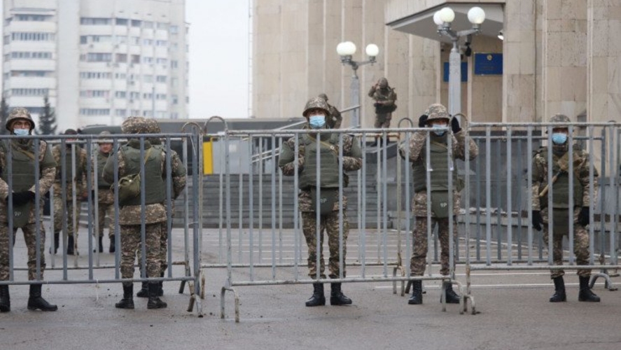 Что происходит на площади Республики в Алматы