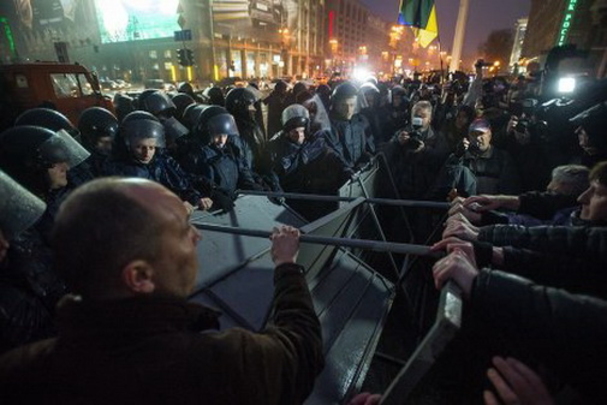 Война в Киеве. Штурм Майдана длится уже 14 часов.