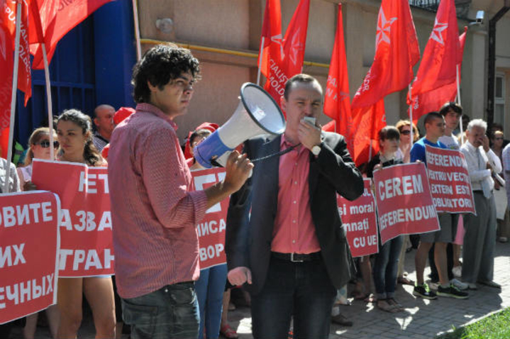 Социалисты провели протест перед миссией ЕС в Молдове