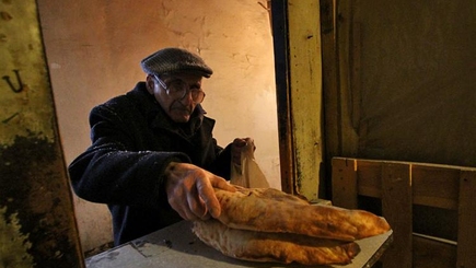 Хлеб уже впору выдавать по талонам! А власть хочет ликвидировать социальный хлеб!