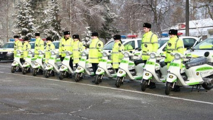 Полицейские пересели на мотороллеры