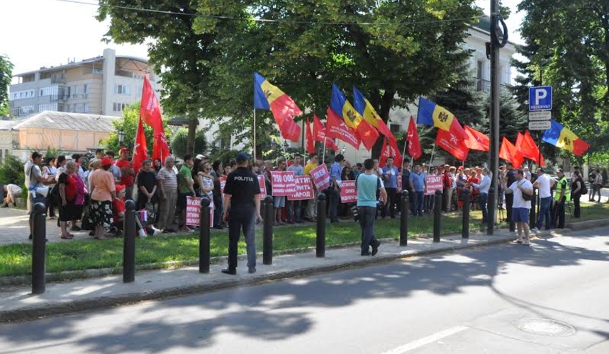 Партия Социалистов пикетировала посольство США