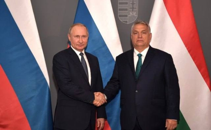 Удар ножом в спину