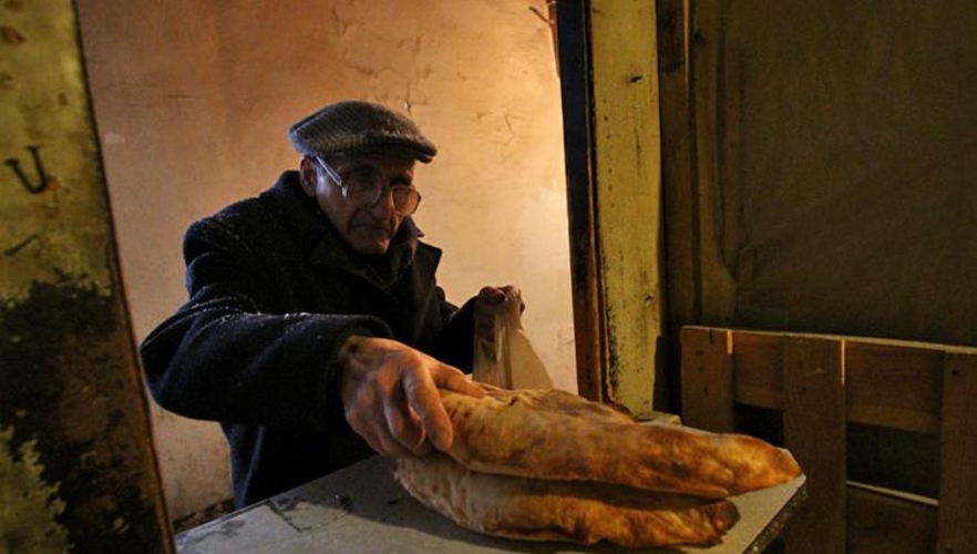 Хлеб уже впору выдавать по талонам! А власть хочет ликвидировать социальный хлеб!