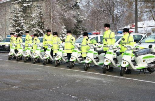 Полицейские пересели на мотороллеры