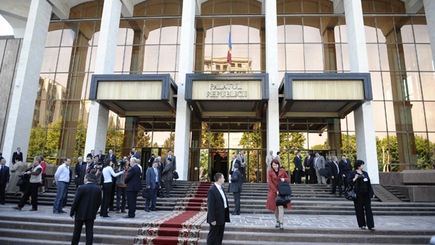 Сегодня парламентом будет рассмотрен новый вотум недоверия правительству