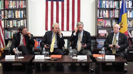 Сенатор  Джон  Маккейн: встреча с молдавскими журналистами