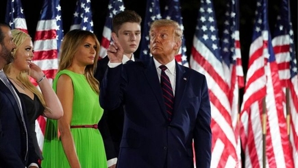 Трамп официально стал кандидатом в президенты и поспорил с Байденом