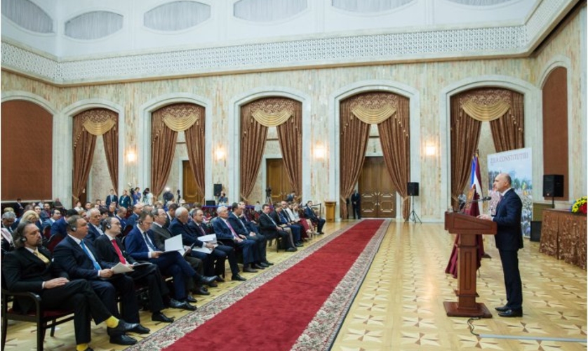 Премьер-министр Павел Филип: Конституция является лучшим щитом против авантюристов и политических игроков