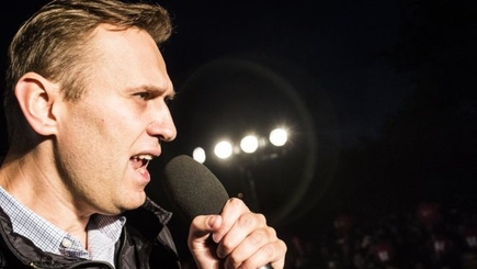 Навальный вышел из-под ареста и провел митинг в Астрахани