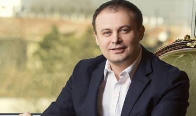 Адриан Канду: