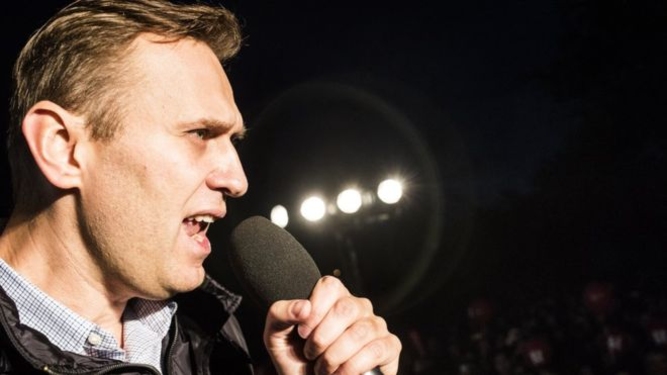 Навальный вышел из-под ареста и провел митинг в Астрахани