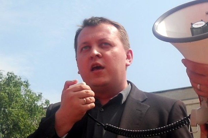 Петренко берет лидерство на себя и объявляет «народную мобилизацию»